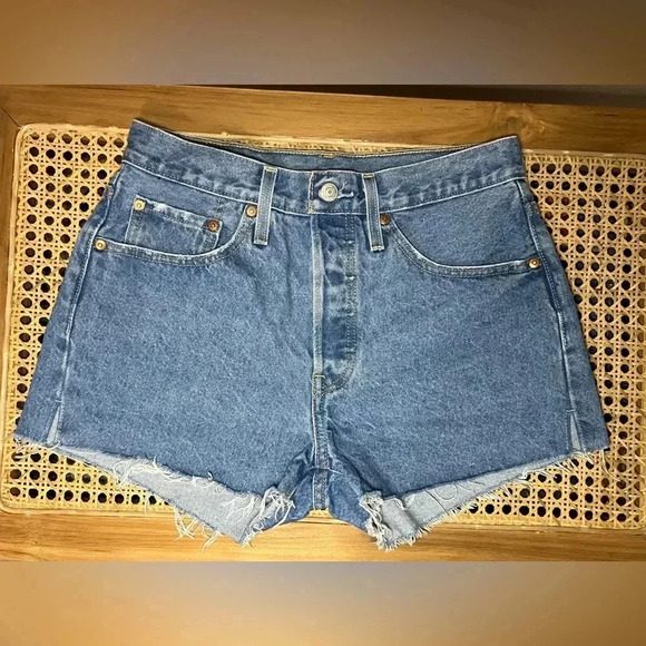 Levi's Women's Premium 501 Original Shorts - Picture 2 of 7